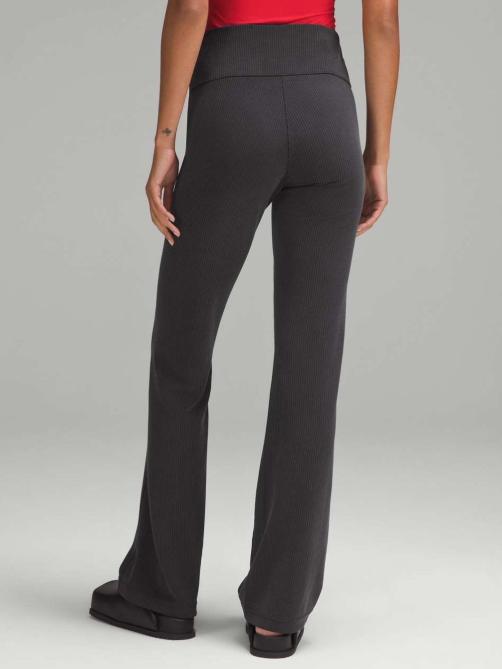 Lululemon || Ribbed Softstreme Flared Pant Regular Black Gray‎ 6